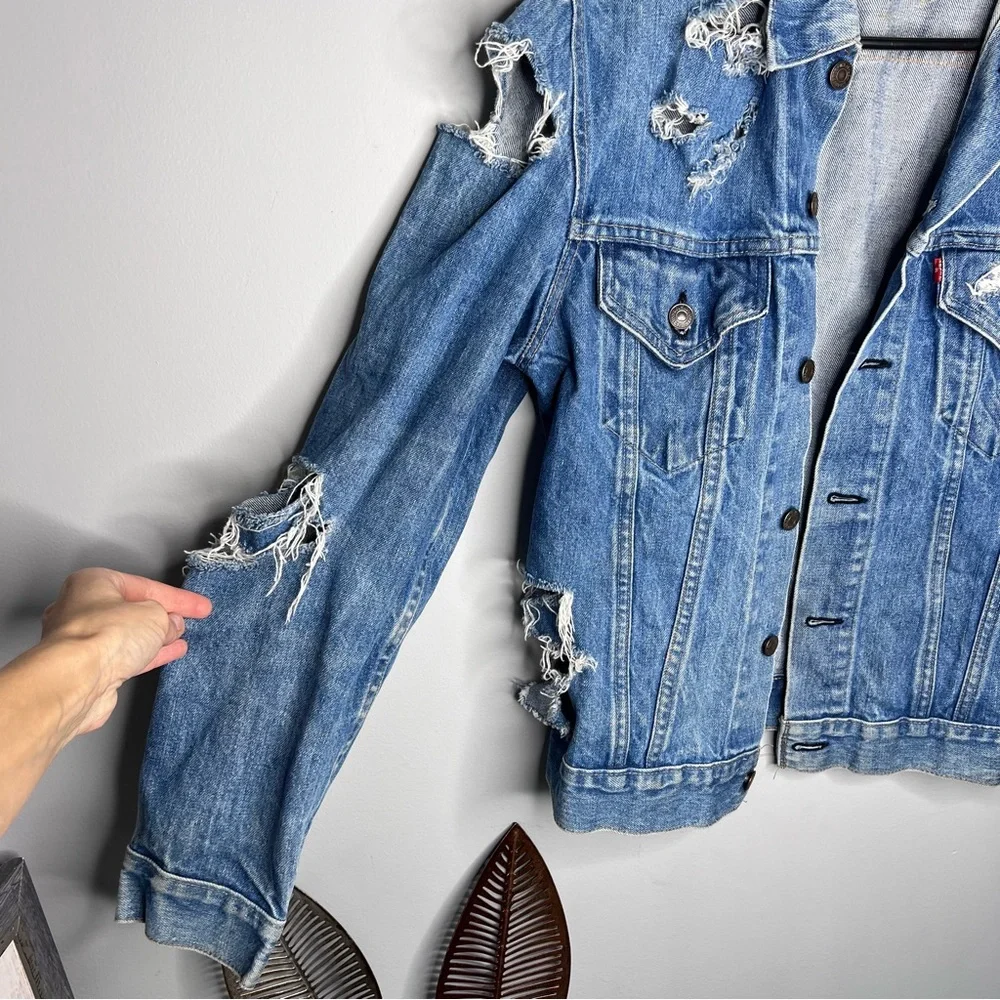 Levi's Vintage Denim Jacket‎ Women's Blue Jean Medium Wash Faded Distressed